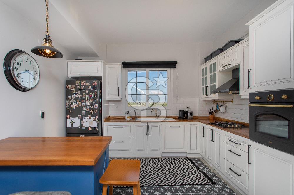 Foça Villalar Bölgesinde Eşyalı Satılık 4+1 Villa