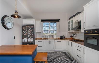 Foça Villalar Bölgesinde Eşyalı Satılık 4+1 Villa