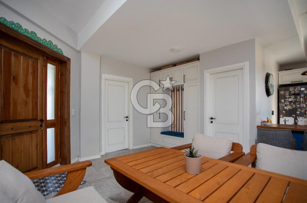 Foça Villalar Bölgesinde Eşyalı Satılık 4+1 Villa