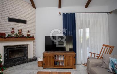 Foça Villalar Bölgesinde Eşyalı Satılık 4+1 Villa