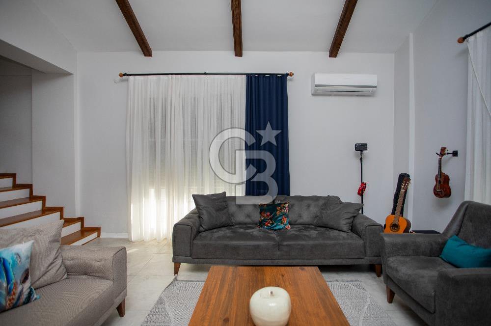 Foça Villalar Bölgesinde Eşyalı Satılık 4+1 Villa