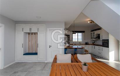 Foça Villalar Bölgesinde Eşyalı Satılık 4+1 Villa