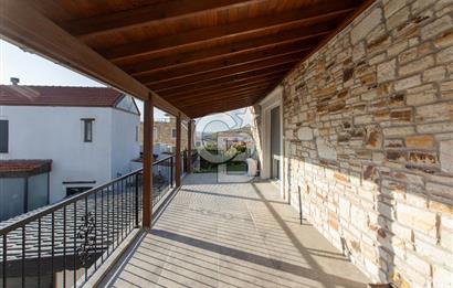 Foça Villalar Bölgesinde Eşyalı Satılık 4+1 Villa