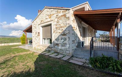 Foça Villalar Bölgesinde Eşyalı Satılık 4+1 Villa