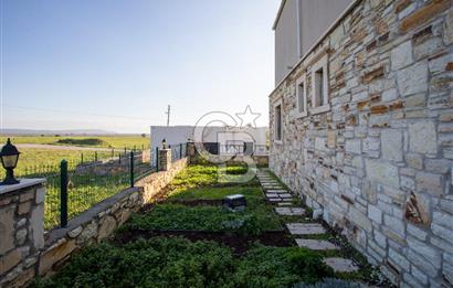 Foça Villalar Bölgesinde Eşyalı Satılık 4+1 Villa