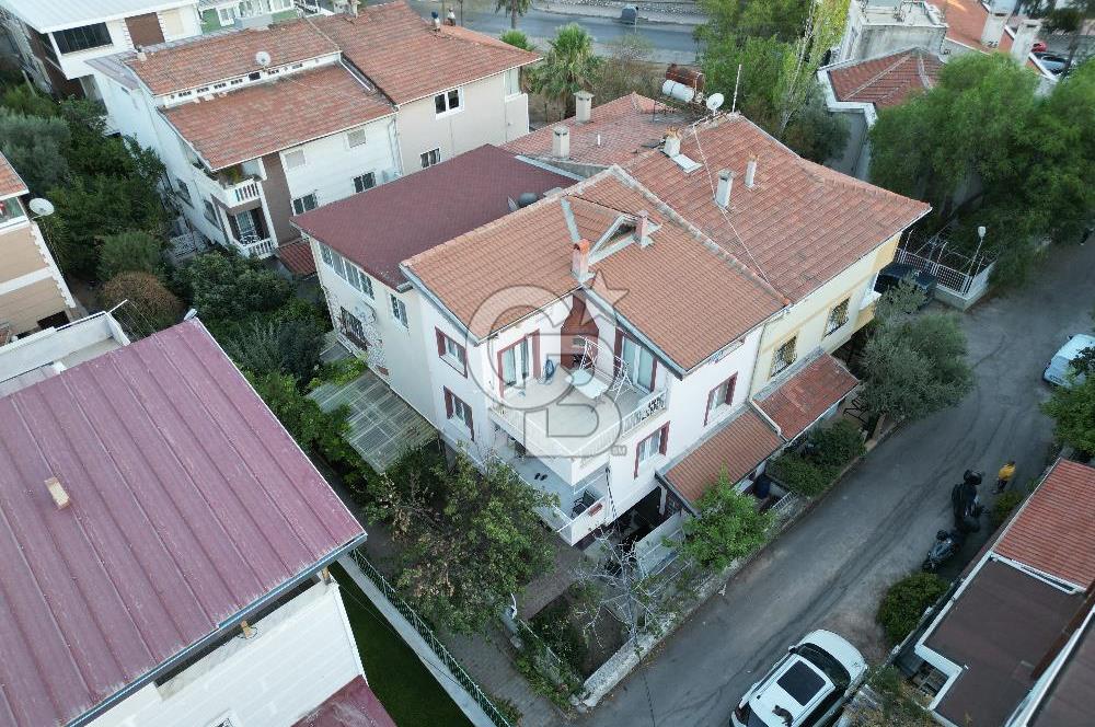 Evka 3' de Satılık Köşe Konumlu Bahçeli Ferah 4+1 Tripleks Villa