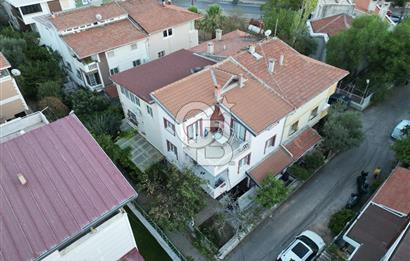 Evka 3' de Satılık Köşe Konumlu Bahçeli Ferah 4+1 Tripleks Villa