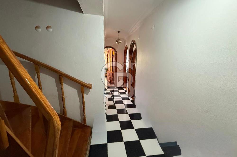 Güzelbahçe Siteler’de Havuzlu Sitede, Denize Yakın Villa