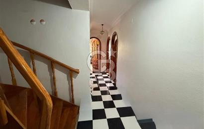 Güzelbahçe Siteler’de Havuzlu Sitede, Denize Yakın Villa