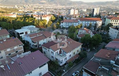 Evka 3' de Satılık Köşe Konumlu Bahçeli Ferah 4+1 Tripleks Villa