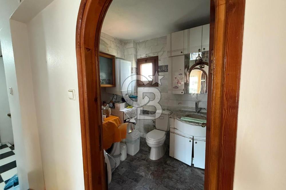 Güzelbahçe Siteler’de Havuzlu Sitede, Denize Yakın Villa