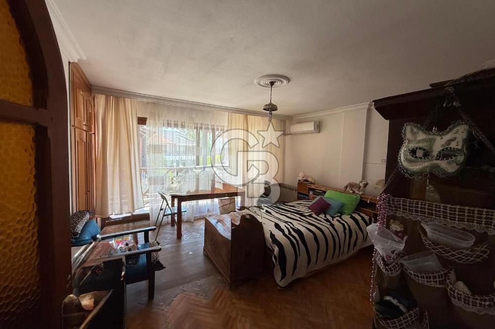 Güzelbahçe Siteler’de Havuzlu Sitede, Denize Yakın Villa