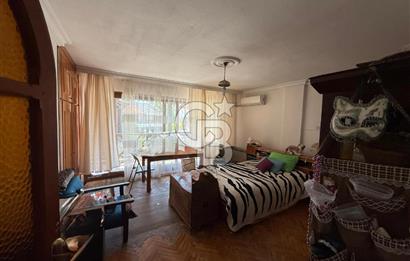 Güzelbahçe Siteler’de Havuzlu Sitede, Denize Yakın Villa