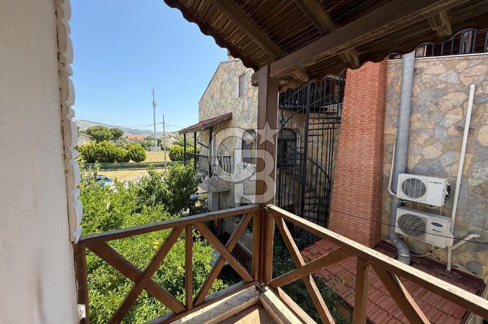 Güzelbahçe Siteler’de Havuzlu Sitede, Denize Yakın Villa