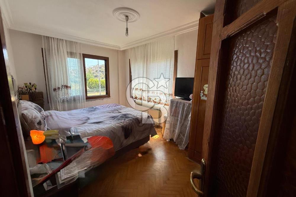 Güzelbahçe Siteler’de Havuzlu Sitede, Denize Yakın Villa