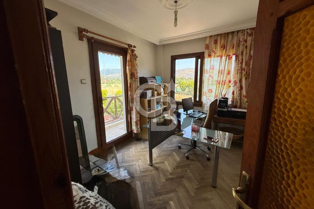 Güzelbahçe Siteler’de Havuzlu Sitede, Denize Yakın Villa