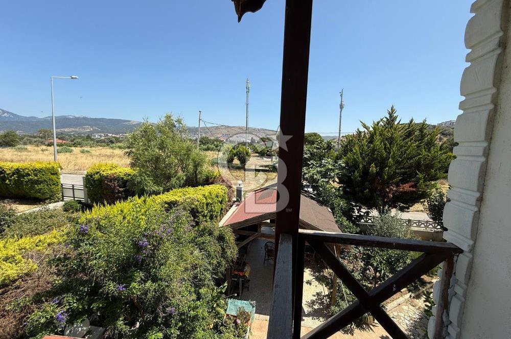 Güzelbahçe Siteler’de Havuzlu Sitede, Denize Yakın Villa