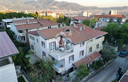 Evka 3' de Satılık Köşe Konumlu Bahçeli Ferah 4+1 Tripleks Villa