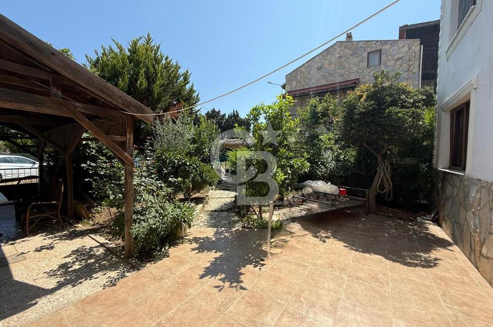 Güzelbahçe Siteler’de Havuzlu Sitede, Denize Yakın Villa