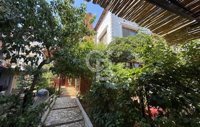 Güzelbahçe Siteler’de Havuzlu Sitede, Denize Yakın Villa