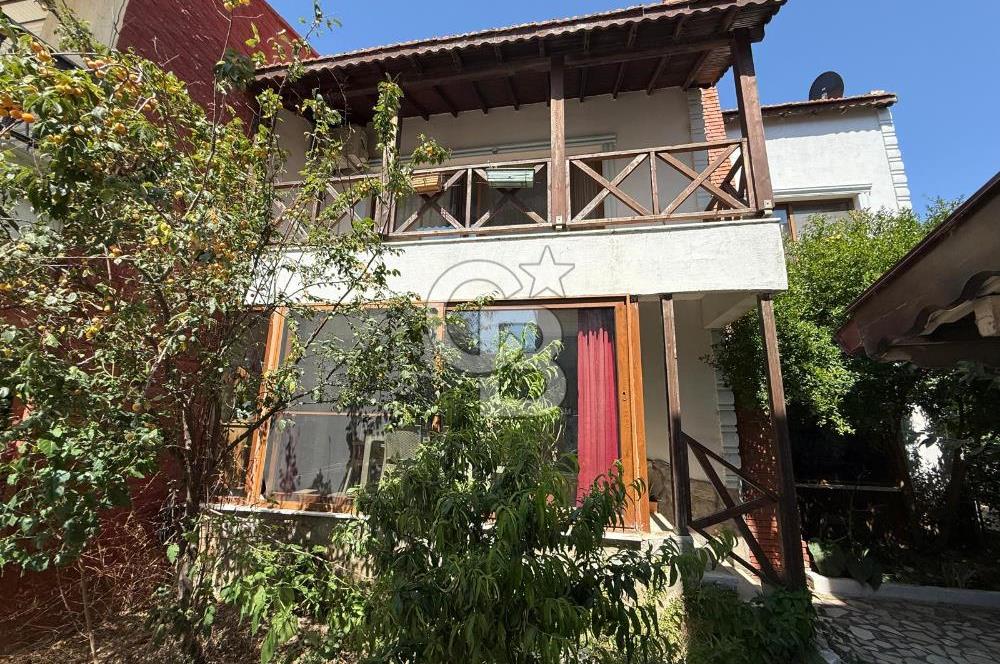 Güzelbahçe Siteler’de Havuzlu Sitede, Denize Yakın Villa