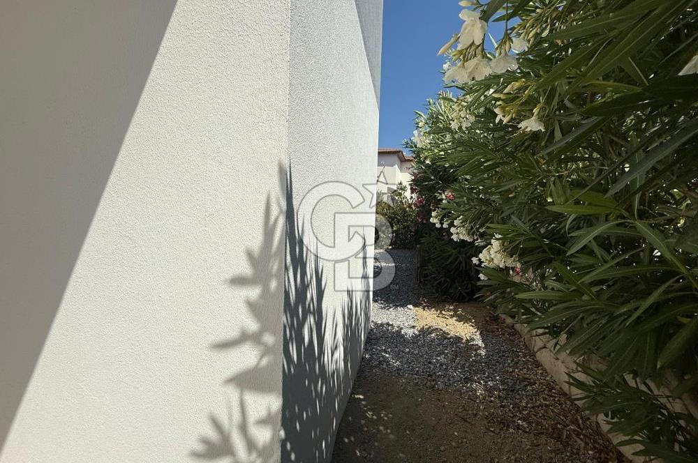 Kuşadası Olivia Sitesinde Doğa İçinde Müstakil Havuzlu Villa