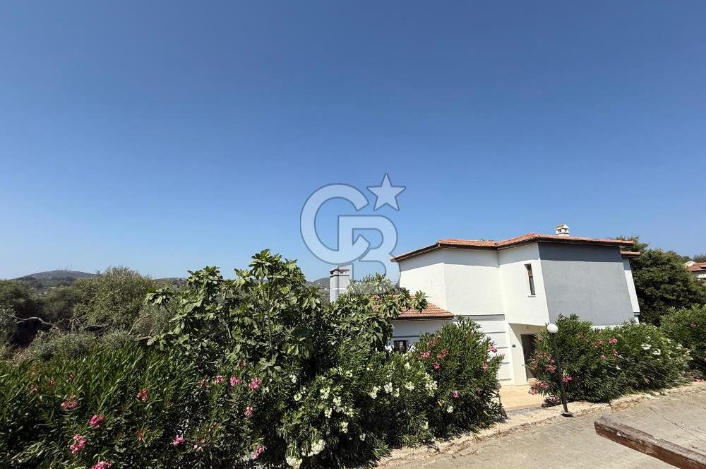 Kuşadası Olivia Sitesinde Doğa İçinde Müstakil Havuzlu Villa