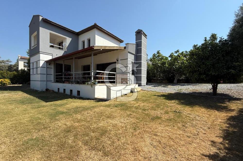 Kuşadası Olivia Sitesinde Doğa İçinde Müstakil Havuzlu Villa