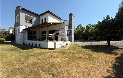 Kuşadası Olivia Sitesinde Doğa İçinde Müstakil Havuzlu Villa