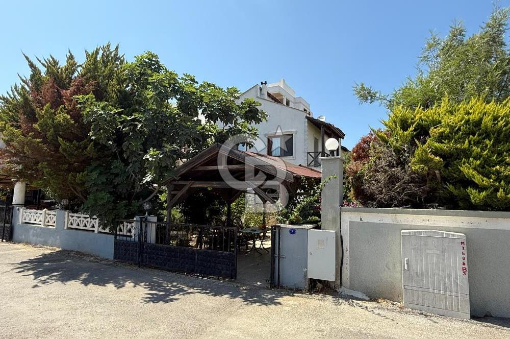 Güzelbahçe Siteler’de Havuzlu Sitede, Denize Yakın Villa