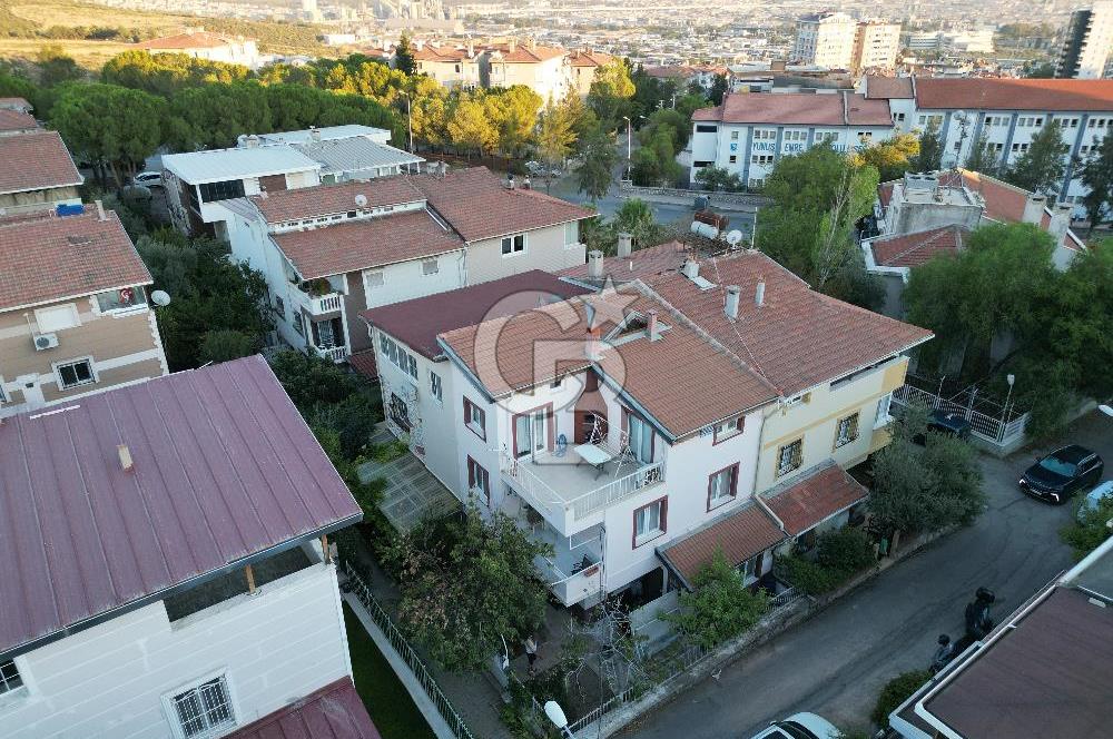 Evka 3' de Satılık Köşe Konumlu Bahçeli Ferah 4+1 Tripleks Villa