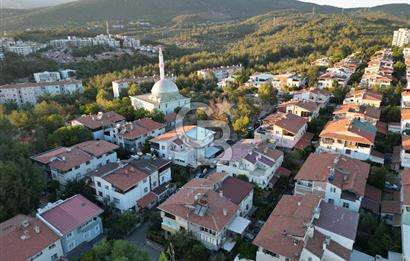 Evka 3' de Satılık Köşe Konumlu Bahçeli Ferah 4+1 Tripleks Villa