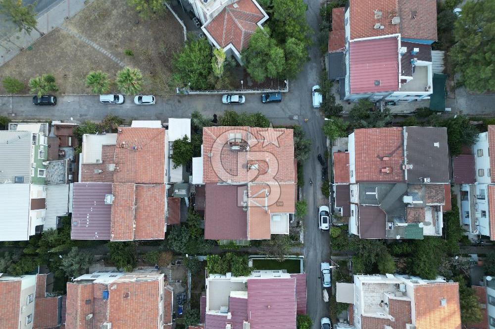 Evka 3' de Satılık Köşe Konumlu Bahçeli Ferah 4+1 Tripleks Villa