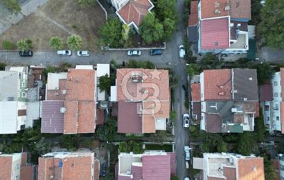 Evka 3' de Satılık Köşe Konumlu Bahçeli Ferah 4+1 Tripleks Villa