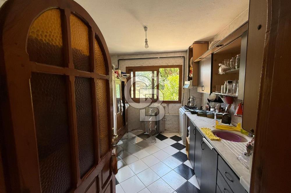 Güzelbahçe Siteler’de Havuzlu Sitede, Denize Yakın Villa