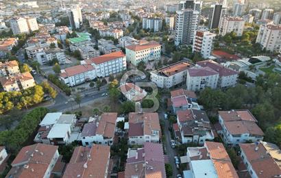 Evka 3' de Satılık Köşe Konumlu Bahçeli Ferah 4+1 Tripleks Villa