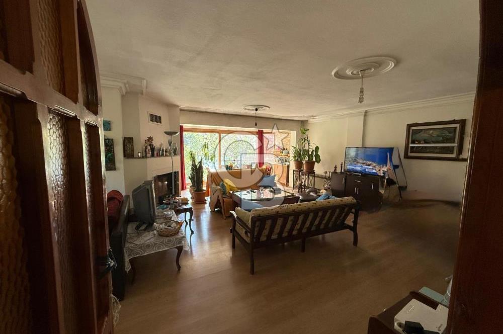 Güzelbahçe Siteler’de Havuzlu Sitede, Denize Yakın Villa