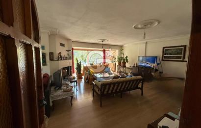 Güzelbahçe Siteler’de Havuzlu Sitede, Denize Yakın Villa