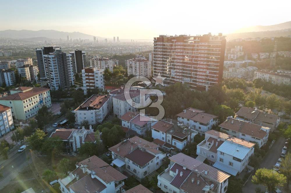 Evka 3' de Satılık Köşe Konumlu Bahçeli Ferah 4+1 Tripleks Villa