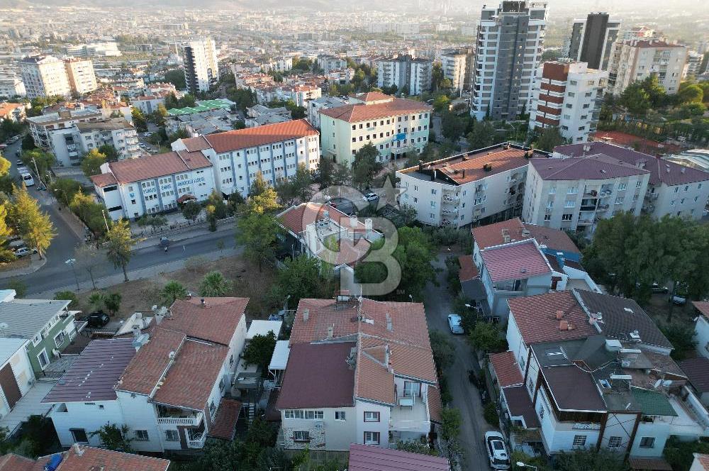 Evka 3' de Satılık Köşe Konumlu Bahçeli Ferah 4+1 Tripleks Villa