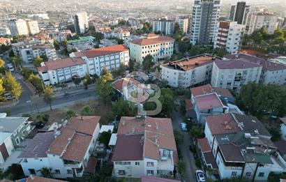 Evka 3' de Satılık Köşe Konumlu Bahçeli Ferah 4+1 Tripleks Villa