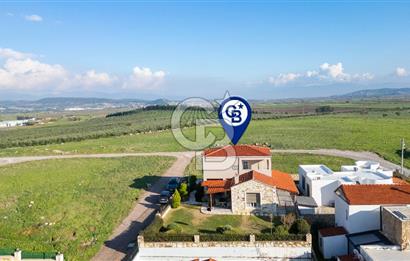 Foça Villalar Bölgesinde Eşyalı Satılık 4+1 Villa