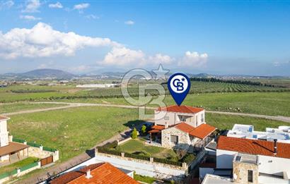 Foça Villalar Bölgesinde Eşyalı Satılık 4+1 Villa