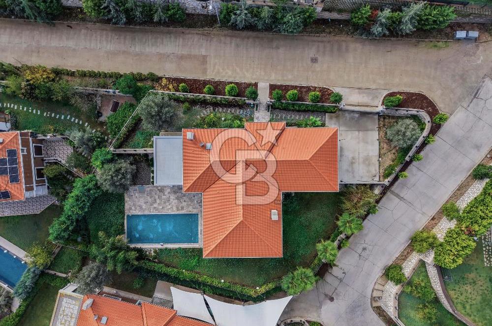 Güzelbahçe Çamlı 5+2 Satılık Havuzlu Villa