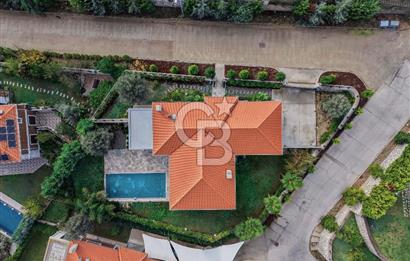 Güzelbahçe Çamlı 5+2 Satılık Havuzlu Villa