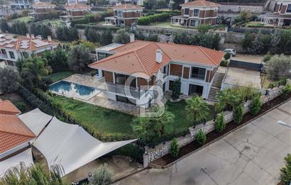 Güzelbahçe Çamlı 5+2 Satılık Havuzlu Villa
