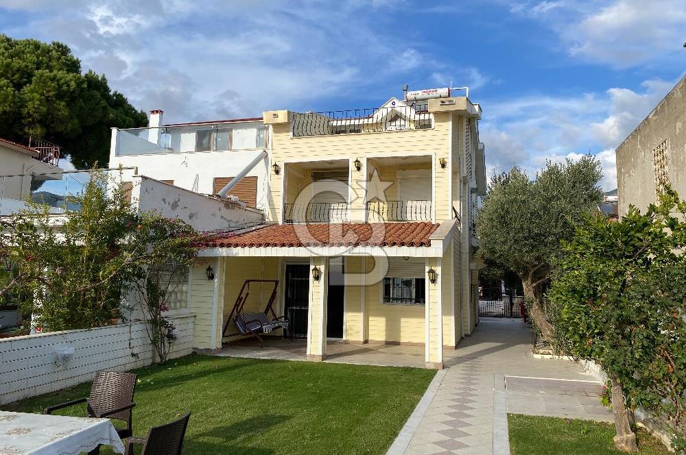 DENİZE SIFIR MUHTEŞEM BAHÇELİ SATILIK VİLLA