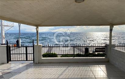 DENİZE SIFIR MUHTEŞEM BAHÇELİ SATILIK VİLLA