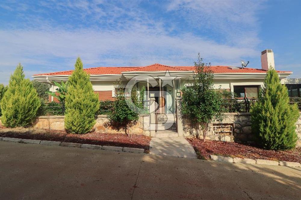 Güzelbahçe Çamlı 5+2 Satılık Havuzlu Villa