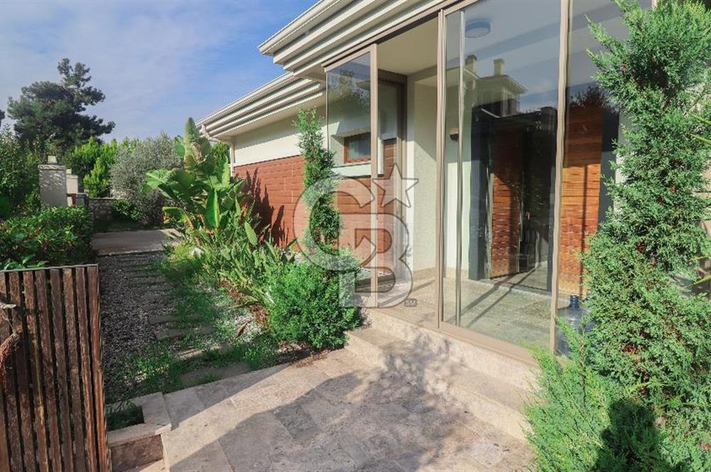 Güzelbahçe Çamlı 5+2 Satılık Havuzlu Villa